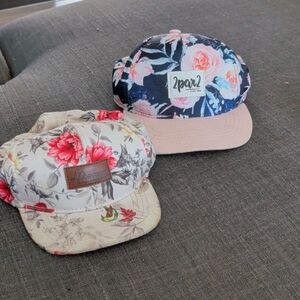 2/15$ 🌸 2 Floral Kids Caps - Pink and Cream